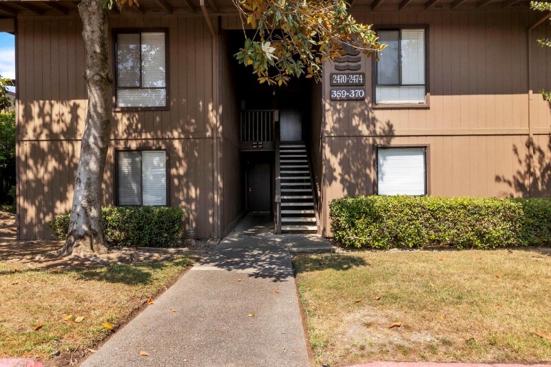 Building Photo - 2474 Larkspur Ln