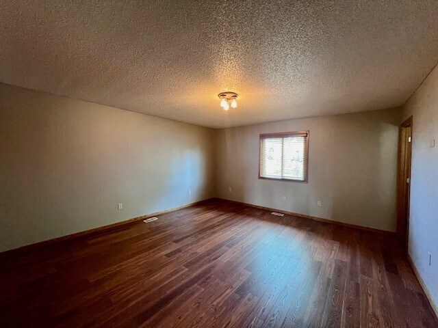 Building Photo - 1028 Park Hill Ct