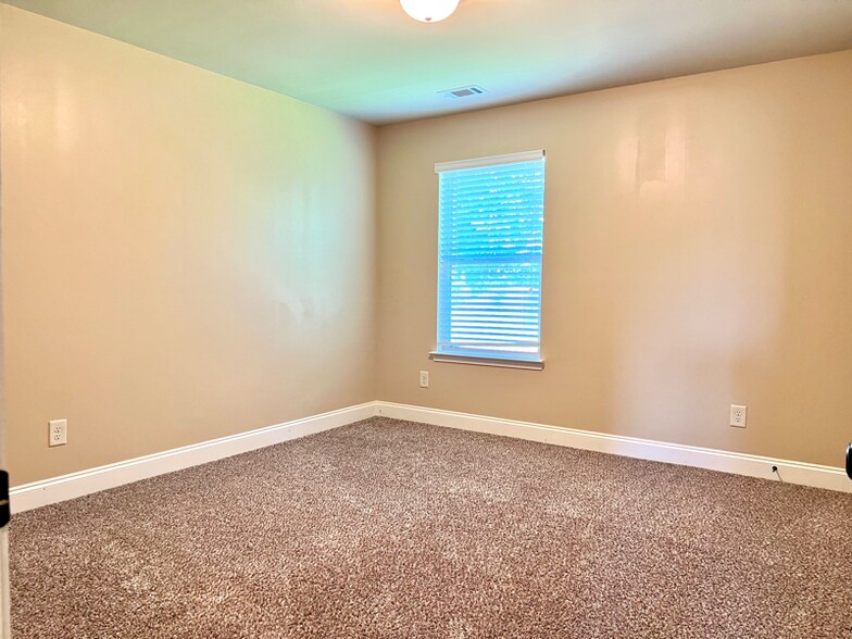 Building Photo - 2742 Misty Ivy Dr