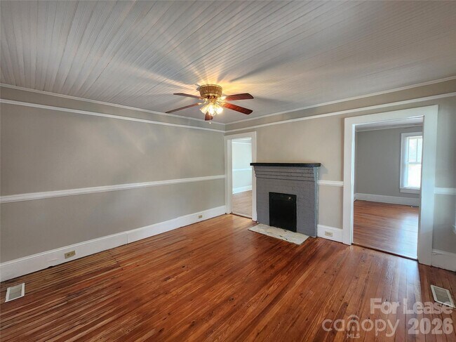 Building Photo - 1507 Ln St