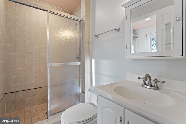 Building Photo - 6800 Melrose Dr