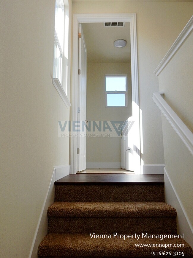 Building Photo - 1062 Yucca Dr