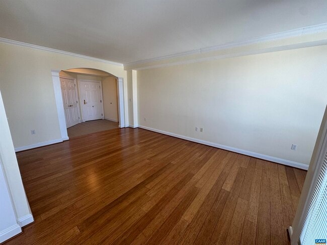 Building Photo - 500 Crestwood Dr