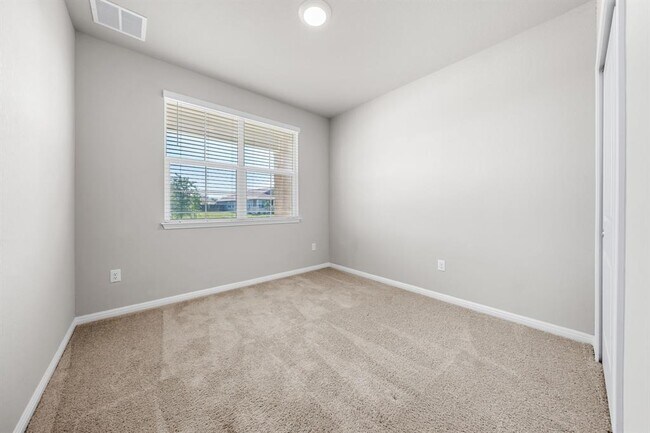 Building Photo - 208 Bunting Ln