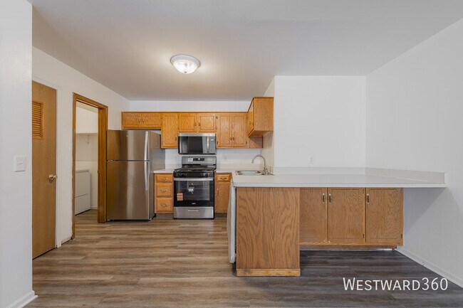 Building Photo - 915 Spiros Ct