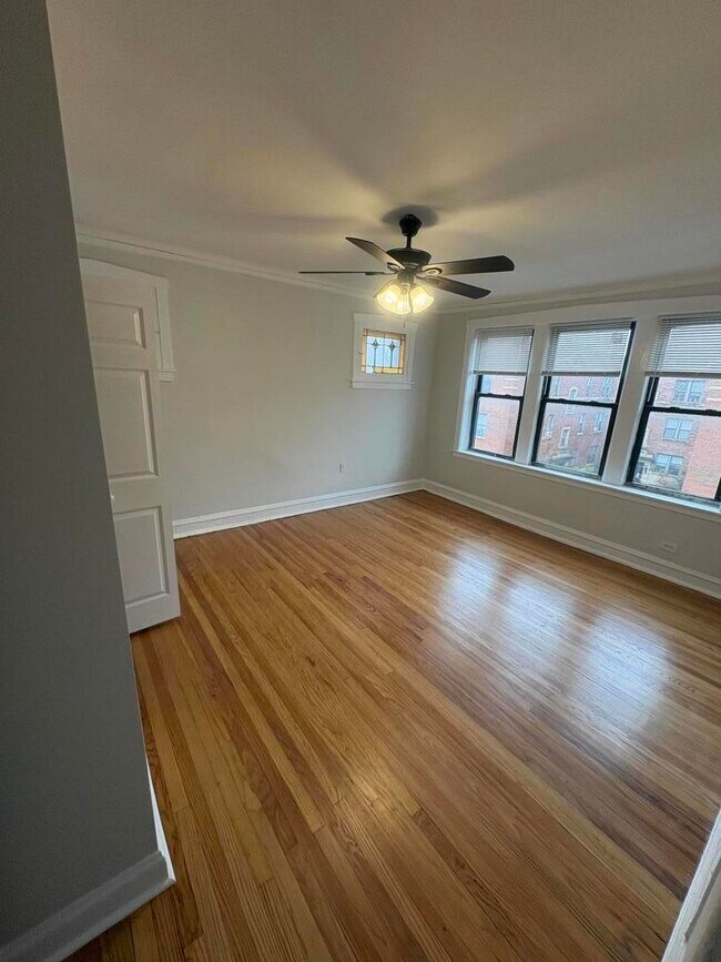 Building Photo - 7004 N Paulina St