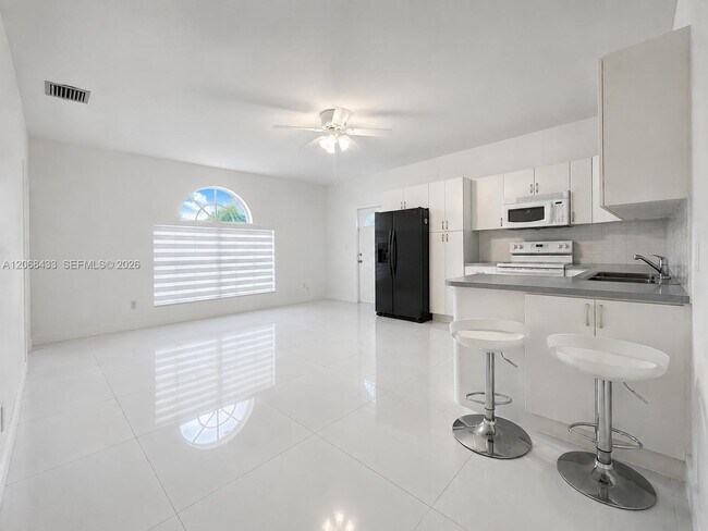Building Photo - 14180 SW 8th Terrace