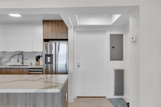 Building Photo - 2201 S Ocean Dr