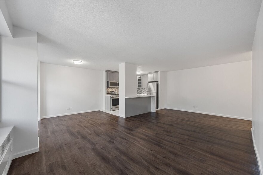 Building Photo - 2550 Olinville Ave