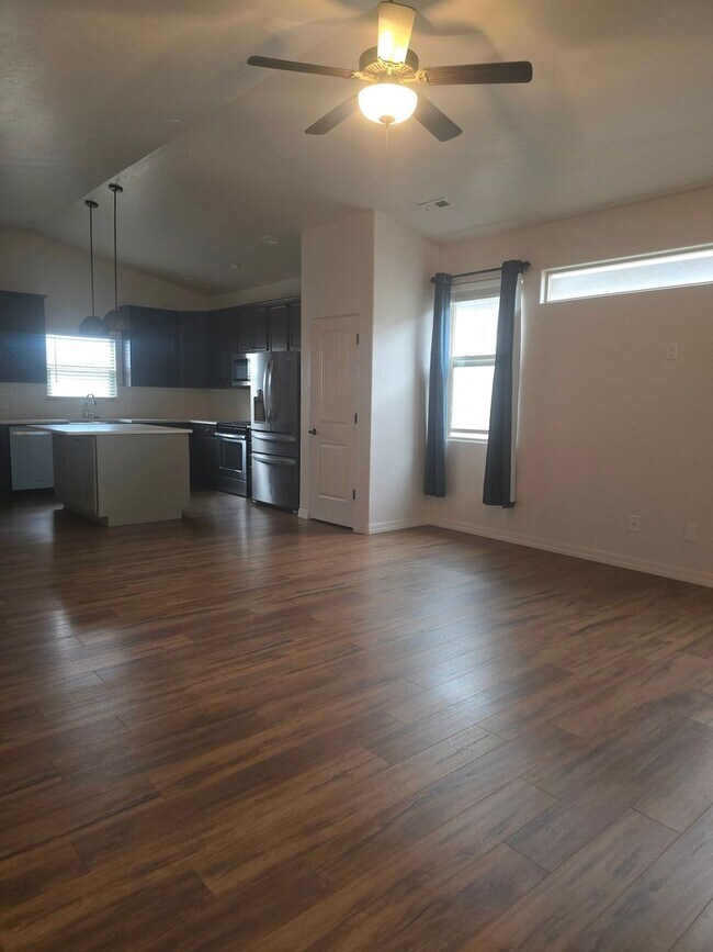 Building Photo - 585 Ravenna Ct