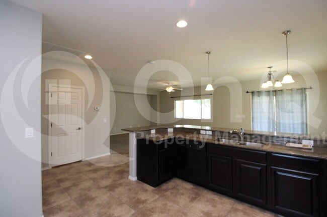 Building Photo - 2749 E Rakestraw Ln