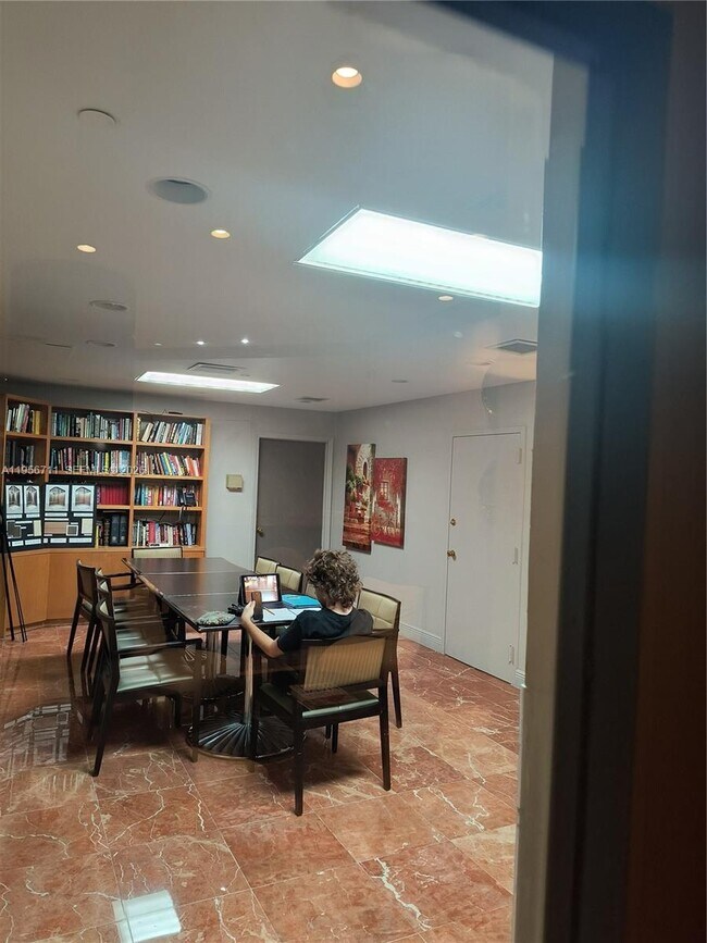 Building Photo - 3610 Yacht Club Dr