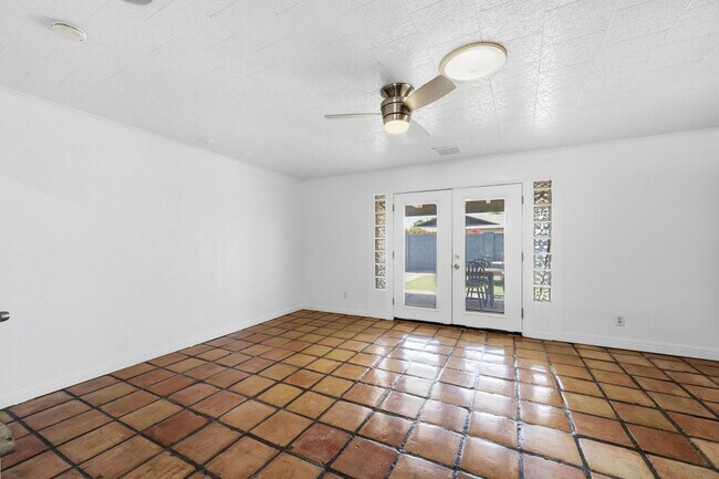 Building Photo - 8639 E Virginia Ave