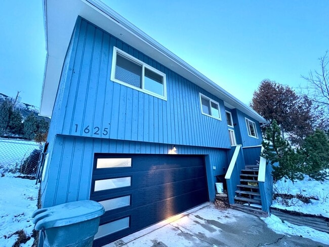 Building Photo - Pet Friendly 4 Bed 3 Bath Single Family Home on Westside W/ Fully Fenced yard, Attached Garage!