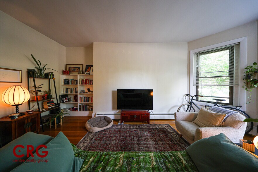 Building Photo - 1728 Beacon St