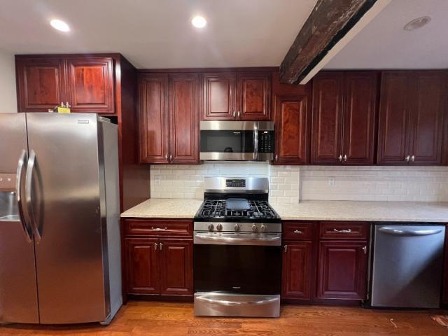 Building Photo - 2 bedroom in SUNNYSIDE NY 11104