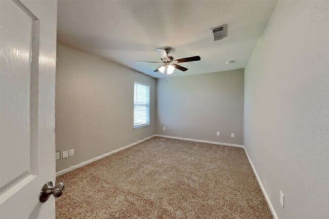 Building Photo - 17919 Royal Gate Ln