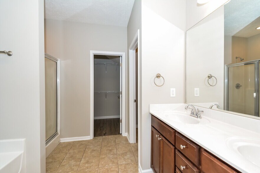 Building Photo - 922 Caveat Cir