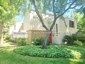 Building Photo - Gorgeous Campus Commons Home Available Now!