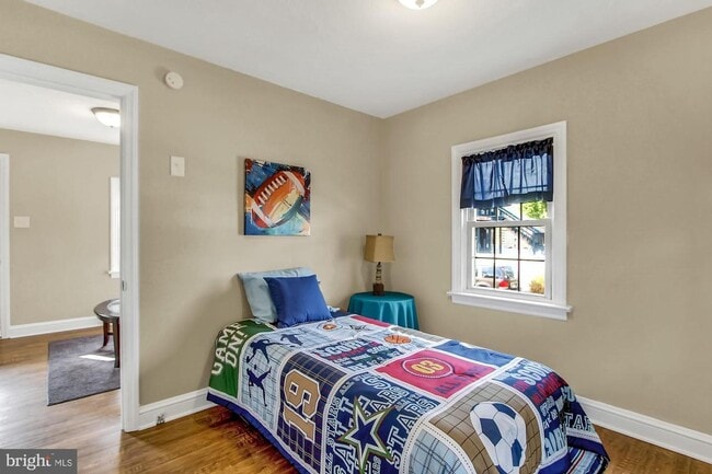 Building Photo - Coming Soon -  Charming 2 Bedroom, 1 Bath ...