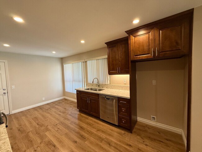 Building Photo - A Coronado Home on the 17th Hole