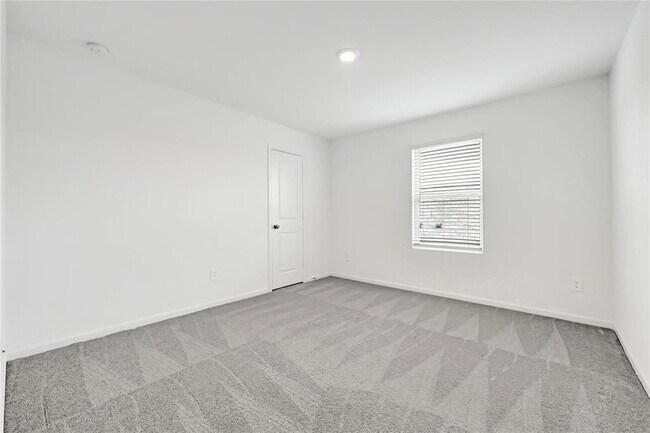 Building Photo - 227 River Grv Ct
