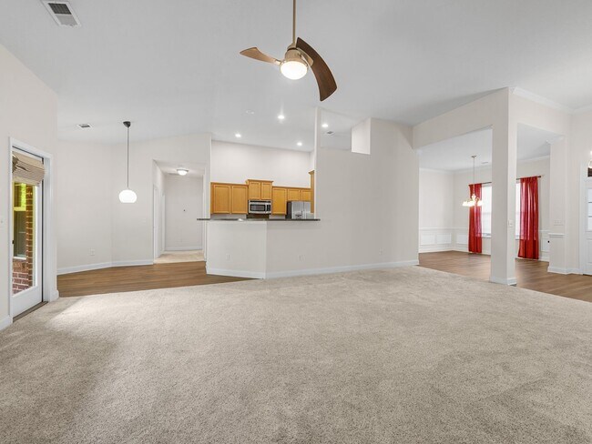 Building Photo - LUXURY RENTAL: Exquisite 4 BR, 2 BA, 2 Car...