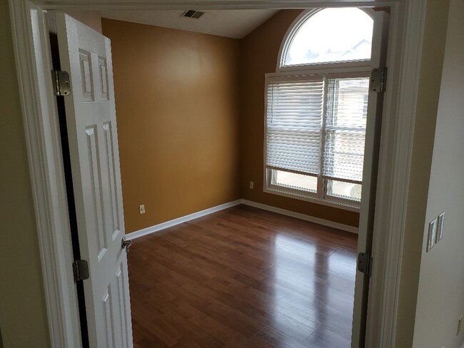 Building Photo - Gorgeous Ann Arbor 2 Bedroom Condominium W...