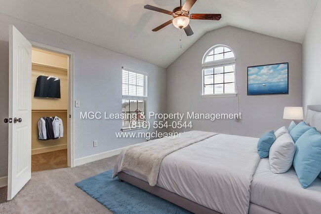 Building Photo - This Townhome Has Something for Everyone