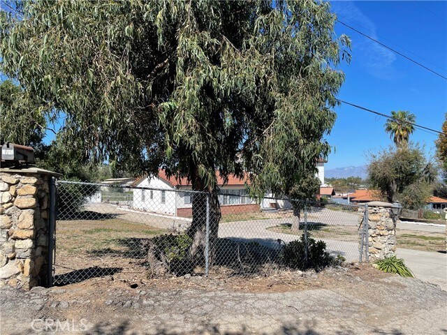 Building Photo - 2751 Batson Ave