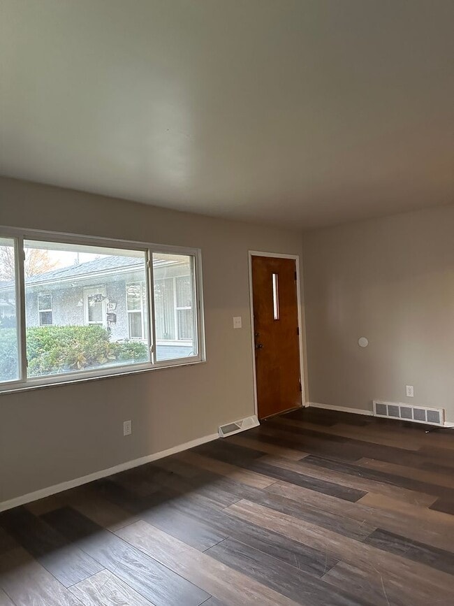 Building Photo - 919-921 Weyant Avenue