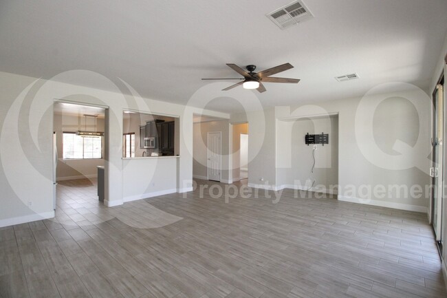 Building Photo - 19350 E Carriage Way