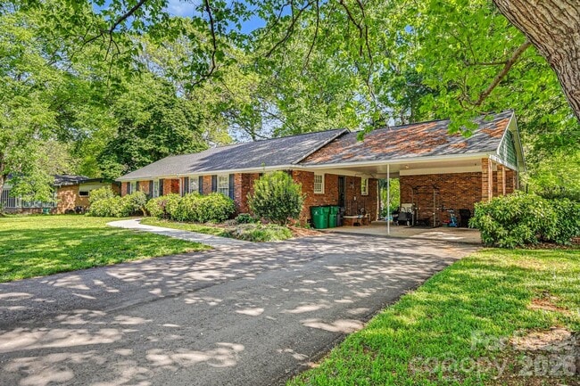 Building Photo - 2120 Rocky Knoll Dr