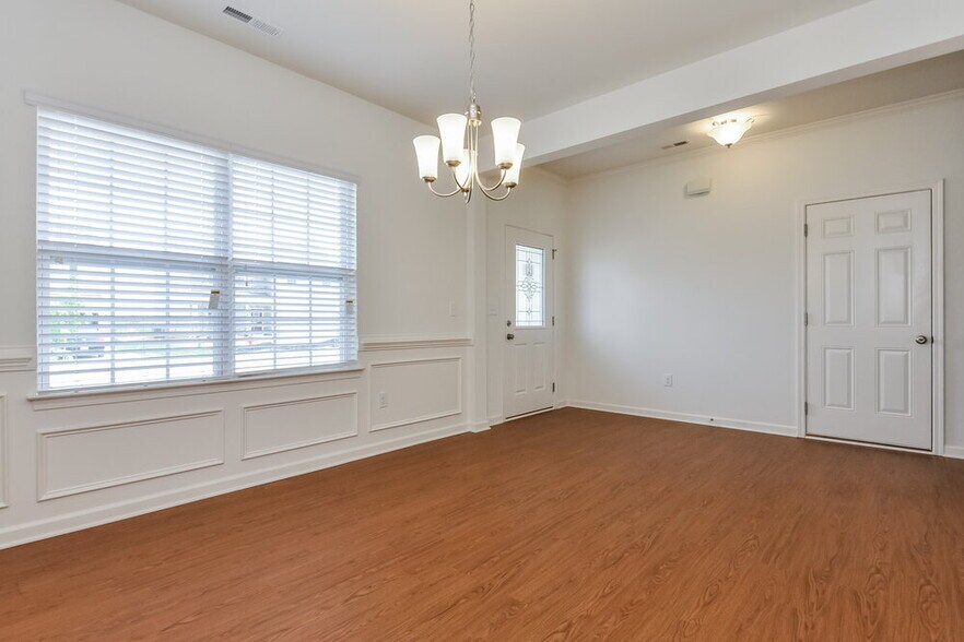 Building Photo - 97 Gaillardia Way