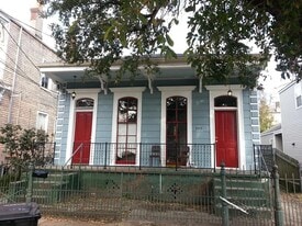 Building Photo - 2213 Baronne St