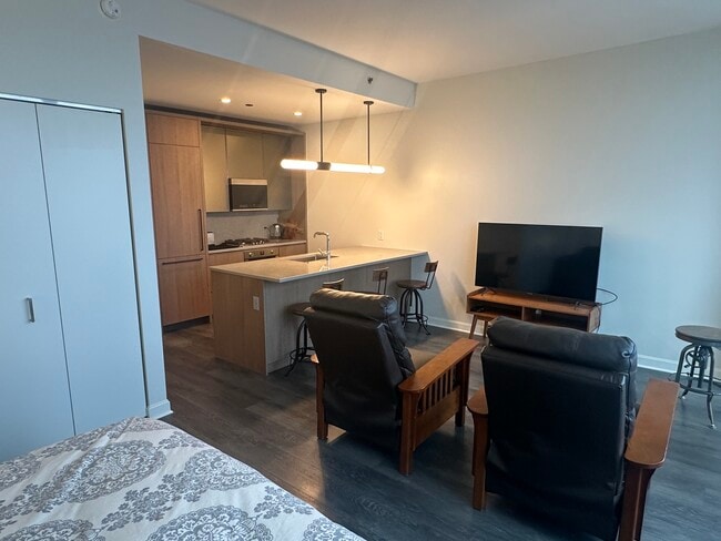 Building Photo - 164 N Peoria St