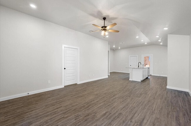 Building Photo - 2132 Langford Ave