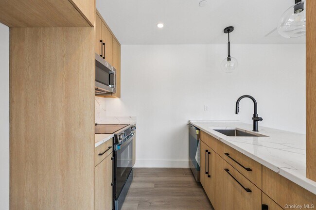 Building Photo - 325 Manville Rd