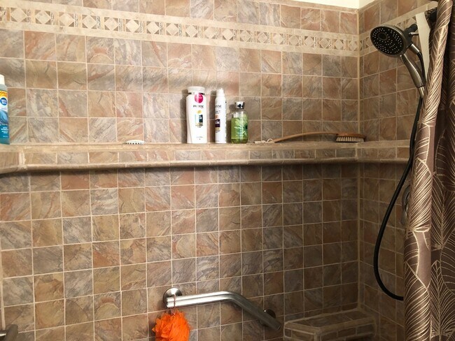 Building Photo - Available from May to November 2026!  Lovely Waterfront Home in 45+ Active Adult Resort Community...