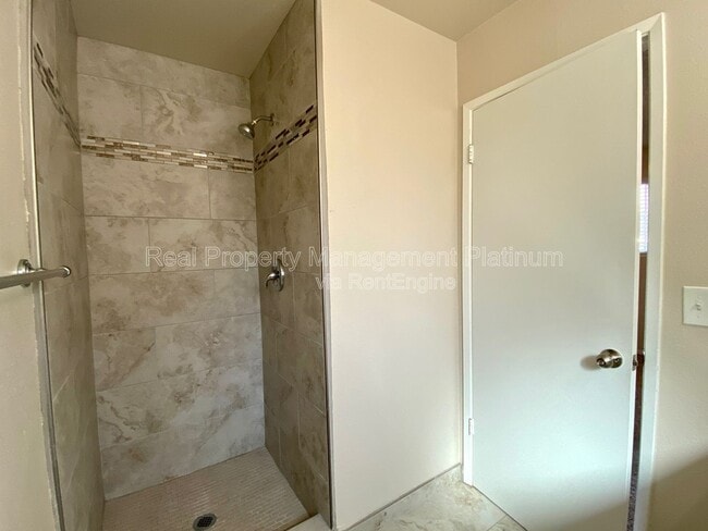 Building Photo - 20 W Gettysburg Ave