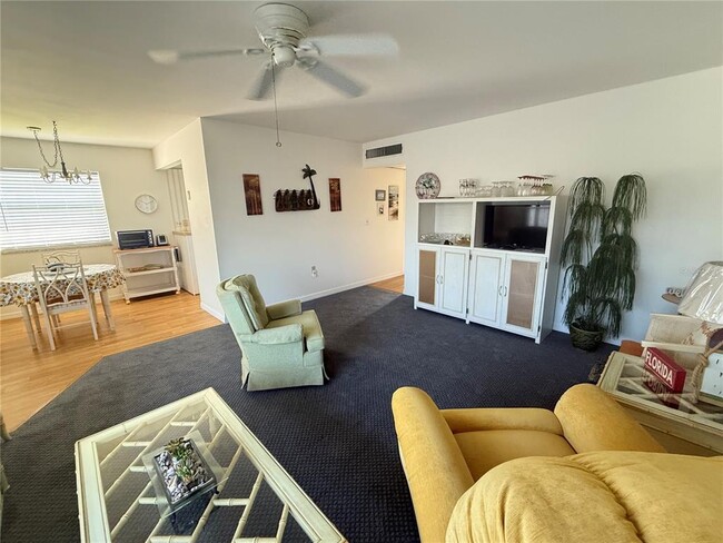 Building Photo - 205 Andover Pl N