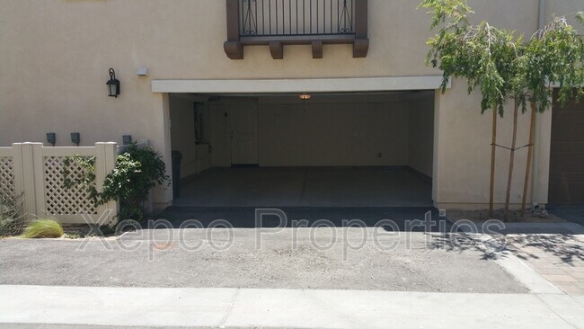 Building Photo - 230 Paseo Bravo