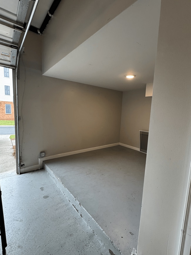 Building Photo - 1356 Thornborough Dr