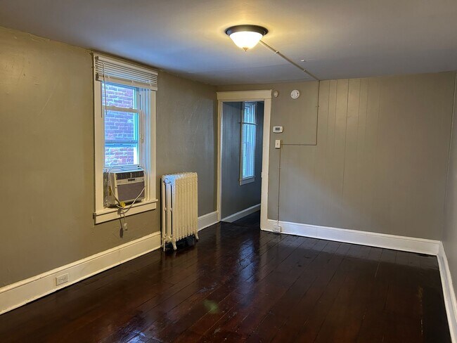 Building Photo - 510 W Orange St