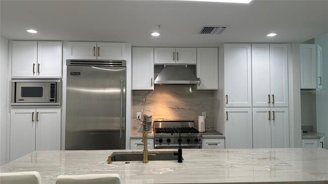 Building Photo - 1120 E Kennedy Blvd