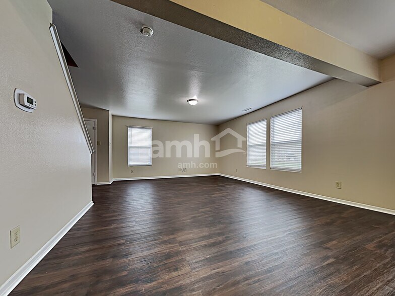 Building Photo - 3347 Hemlock St