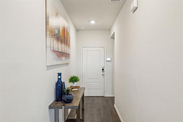 Building Photo - 909 Emerald Gate Dr