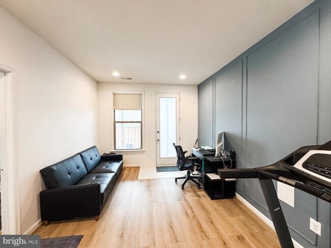 Building Photo - 42462 Dogwood Glen Square