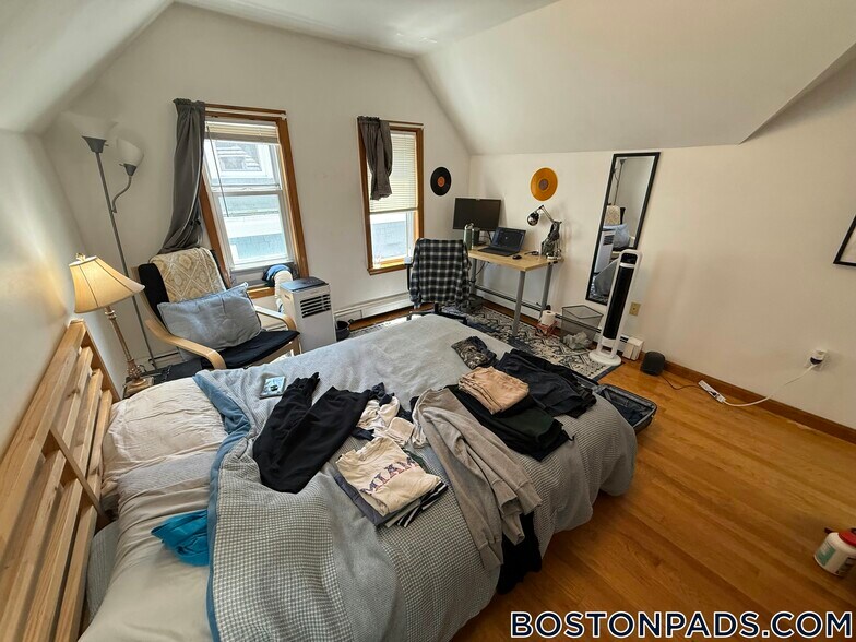 Building Photo - 66 Brooks St