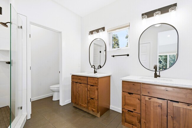 Building Photo - 191 Diamond Dr